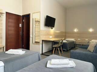 Гостиница Вирджиния Йошкар-Ола Четырехместный номер с ванной-3