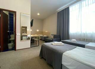 Гостиница Вирджиния Йошкар-Ола Четырехместный номер с ванной-5