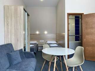 Гостиница Вирджиния Йошкар-Ола Улучшенный трехместный номер-6